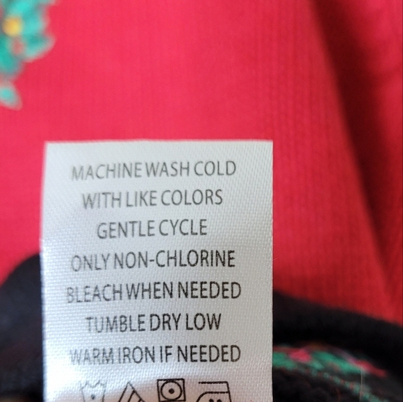 The Tog Shop Red Holiday Cardigan Sweater Embroidered Wreaths Full Zip Size L - Picture 9 of 9